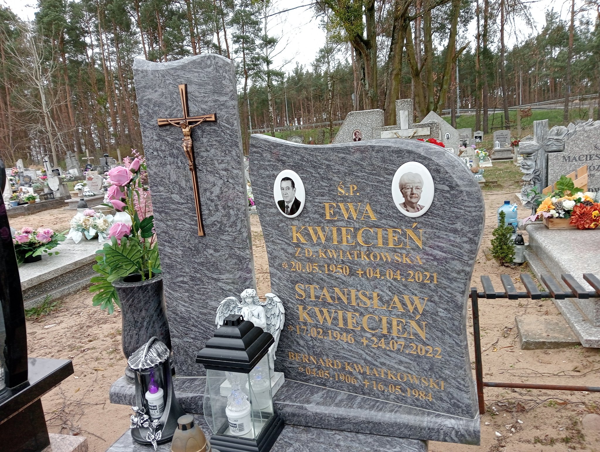 Ewa Kwiecień  1950 Świecie - Grobonet - Wyszukiwarka osób pochowanych